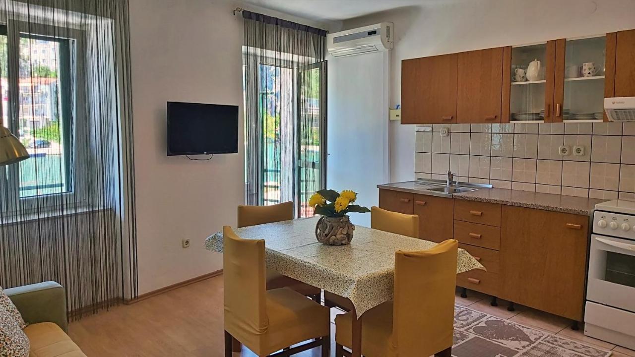 Apartment Mandic Омиш Экстерьер фото
