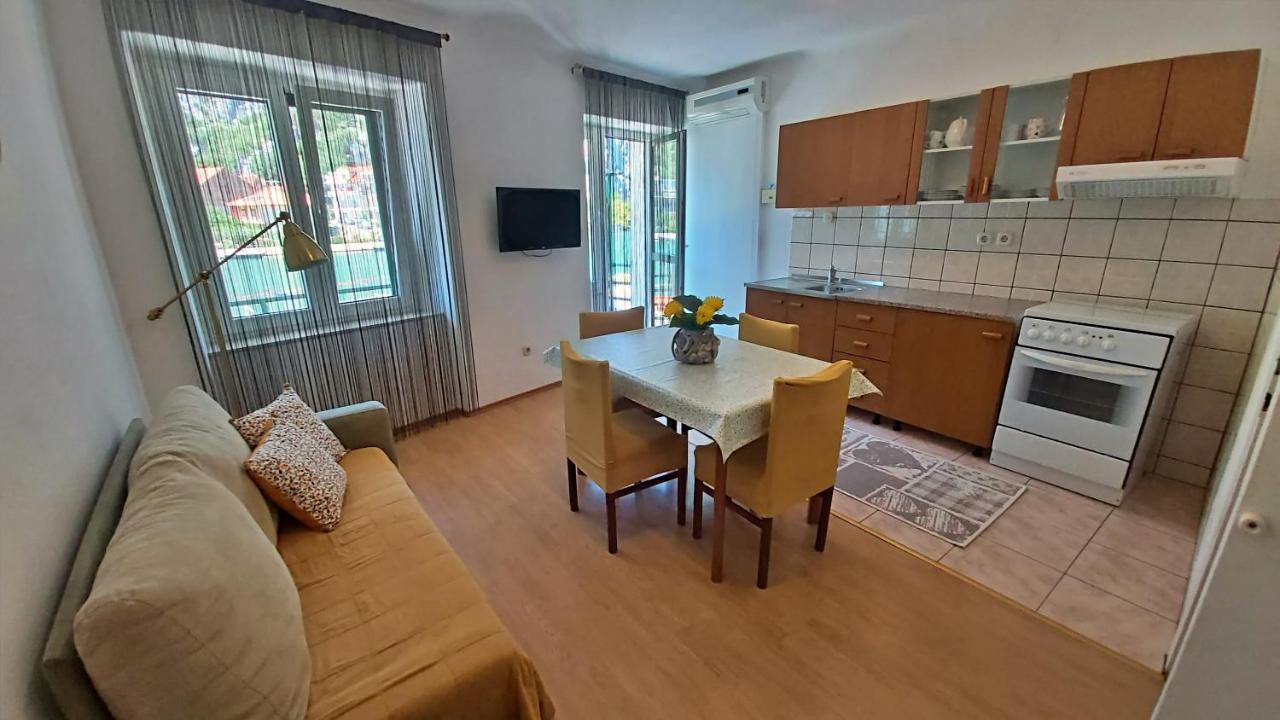 Apartment Mandic Омиш Экстерьер фото