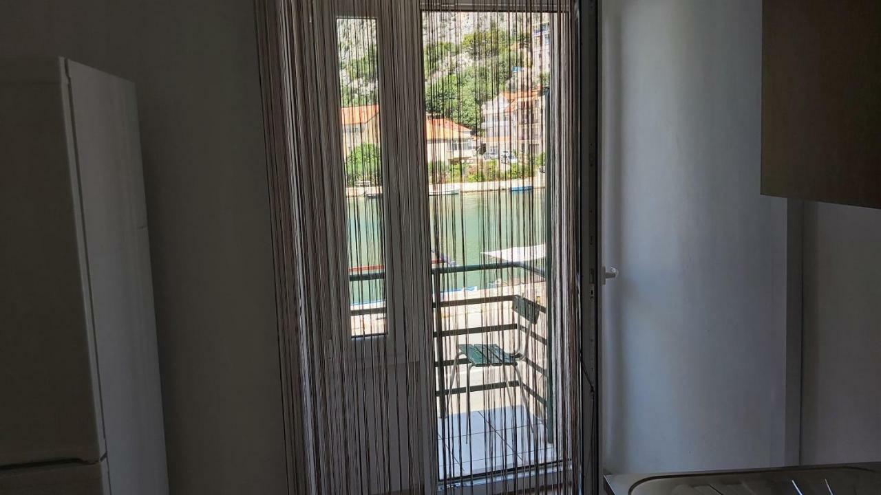 Apartment Mandic Омиш Экстерьер фото