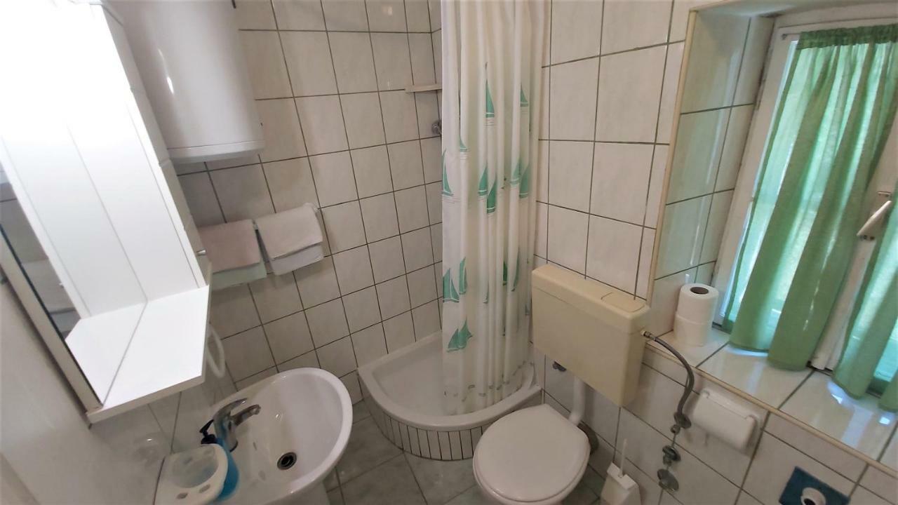 Apartment Mandic Омиш Экстерьер фото