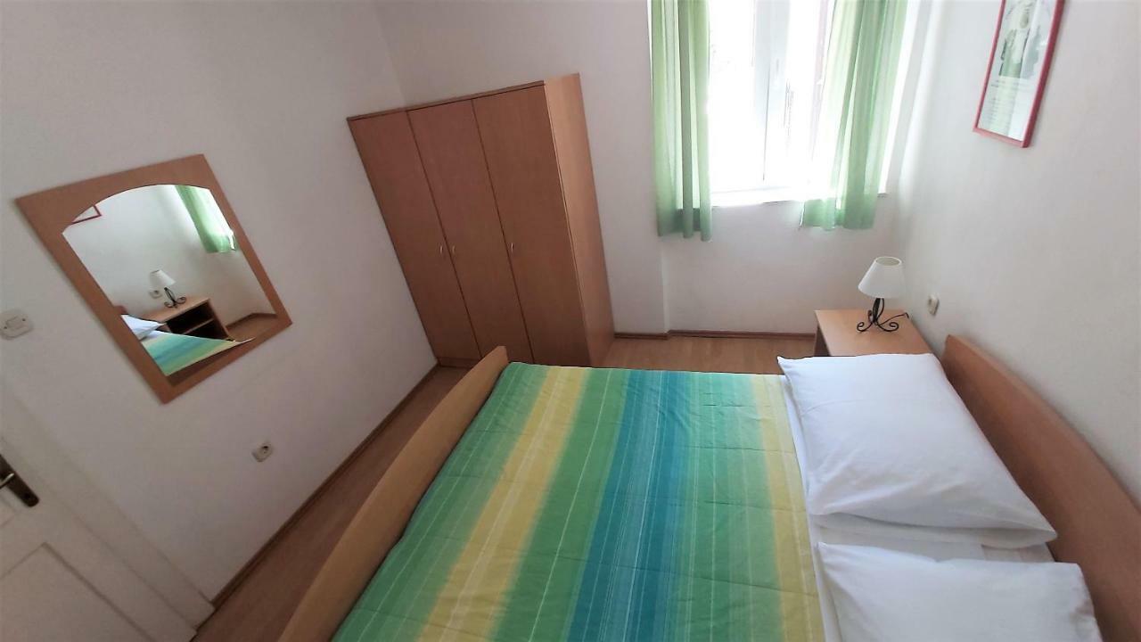 Apartment Mandic Омиш Экстерьер фото